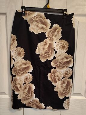 Floral-Print Black Pencil Skirt with Cream Roses